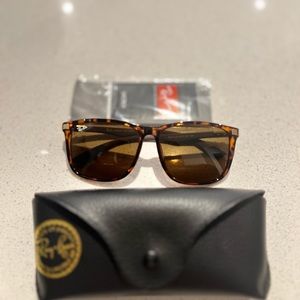 Ray-Ban (Faux) Tortoise Pattern - Women’s